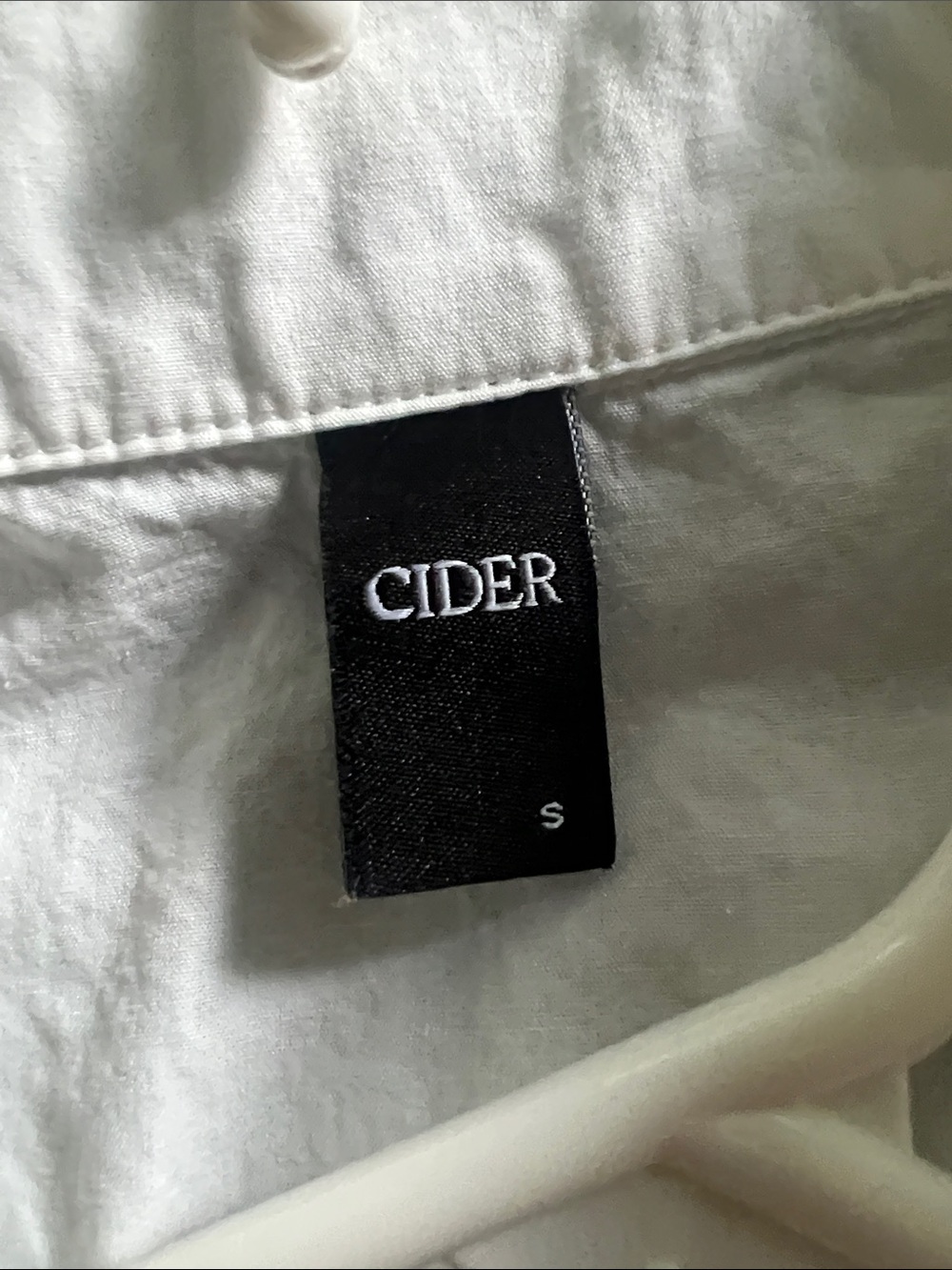 Cider White Ruffle-Front Collared Button-Down Top - Picture 2 of 6